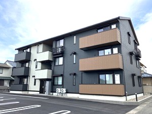 福井市の賃貸・売買物件（賃貸マンション） / DーRegalo米松 / 外観写真